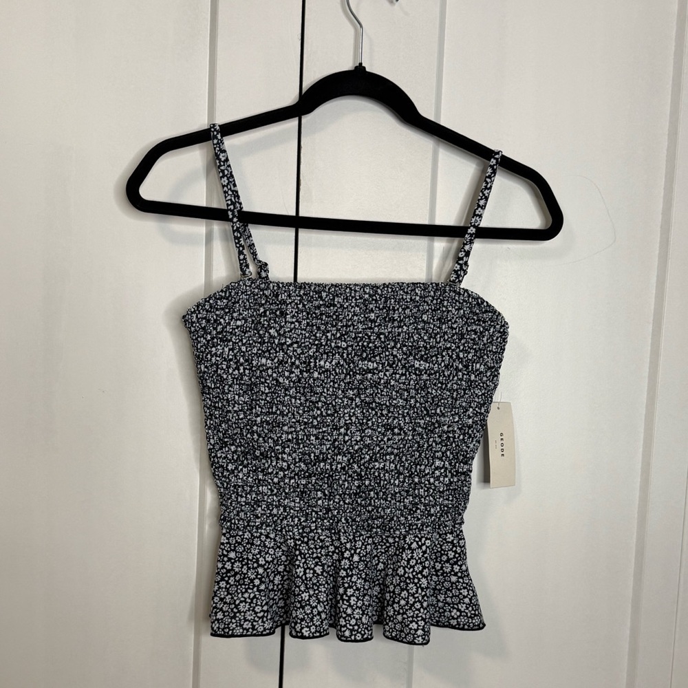 NWTs Geode Medium Navy and White Floral Smocked Swim top tankini